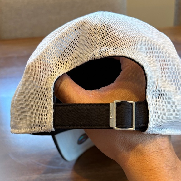 Nike Black and White NY  Yankee Logo Cap - Picture 3 of 4